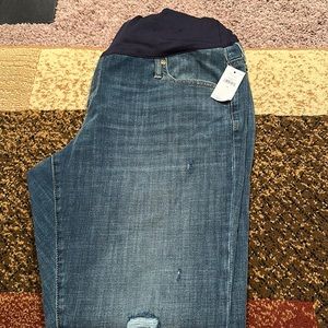 Gap stylish maternity size 33 waist. Cute! Comfy! Never worn. Straight leg.